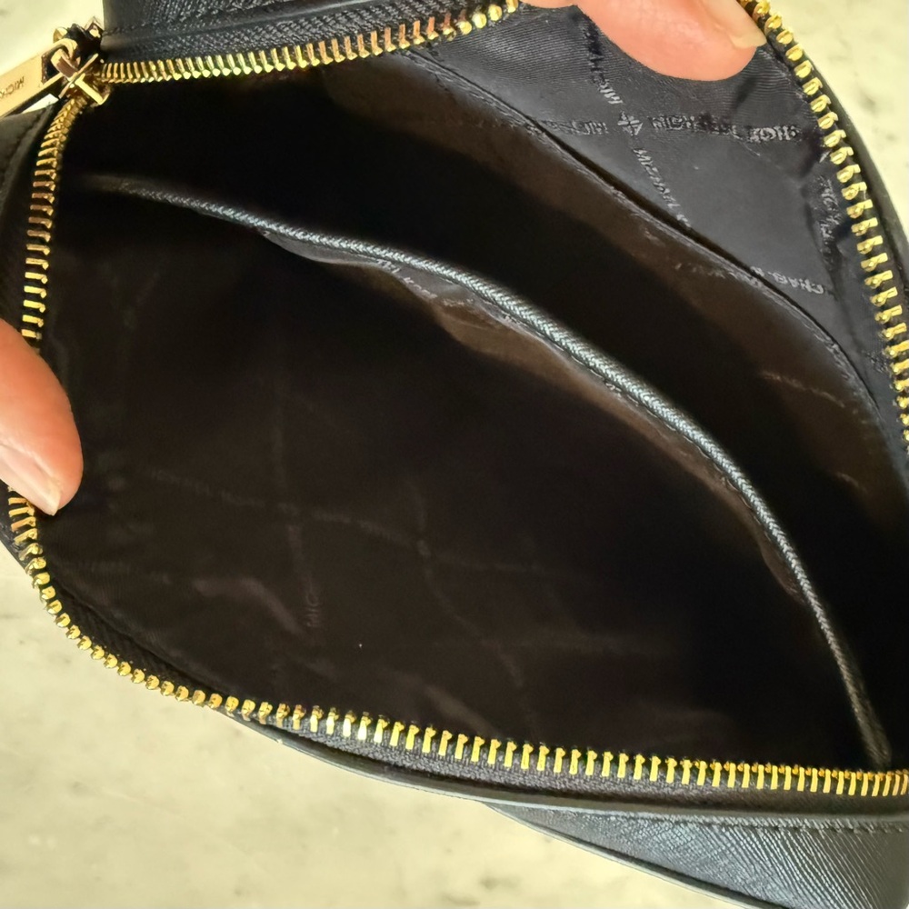 Michael Kors Jet Set Crossbody - Picture 4 of 9